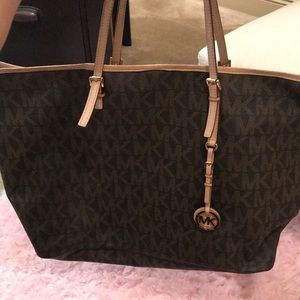 Micheal kors purse!!!